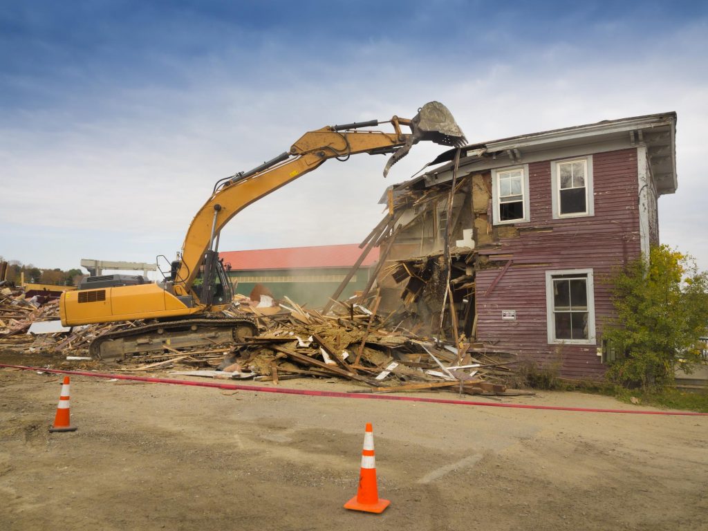 truck demolish the house