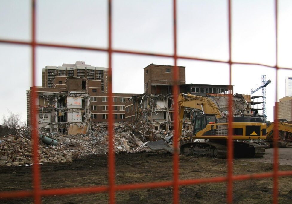 truck demolish the building